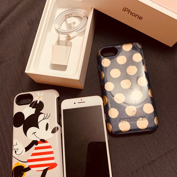 Apple 8 iPhone - Picture 3 of 3